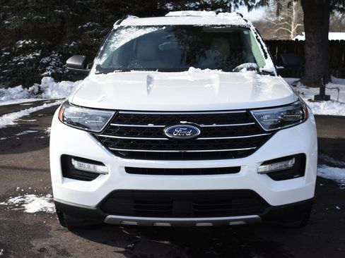 Used 2021 Ford Explorer XLT w/ Equipment Group 202A image 2
