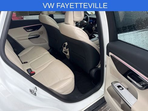Used 2025 Mercedes-Benz GLC 300 4MATIC image 12