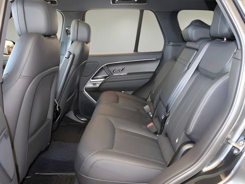New 2025 Land Rover Range Rover SE AWD/4WD image 9