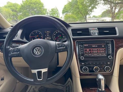 Used 2012 Volkswagen Passat TDI SEL Premium image 16