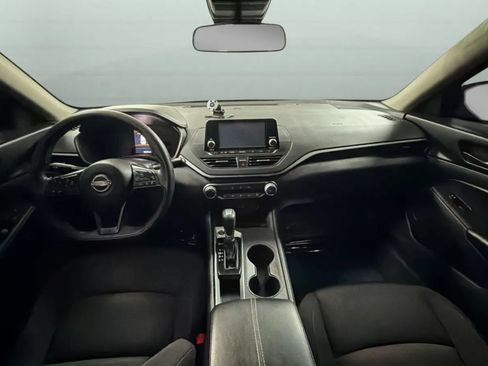 Used 2024 Nissan Altima 2.5 S FWD image 9