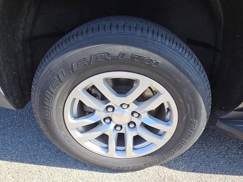 Used 2024 Chevrolet Suburban LT RWD image 25