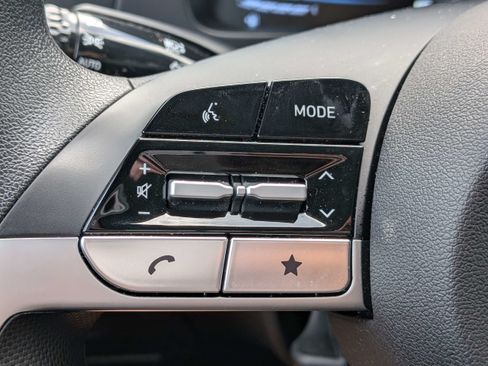 Certified 2026 Hyundai Elantra SE FWD image 22