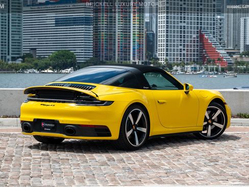 Used 2023 Porsche 911 Targa 4S w/ Premium Package image 14
