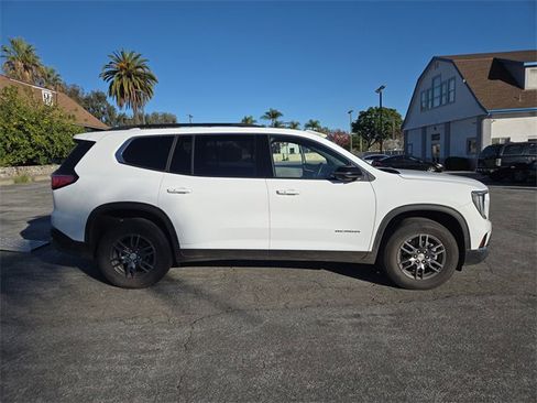 Used 2025 GMC Acadia Elevation image 2