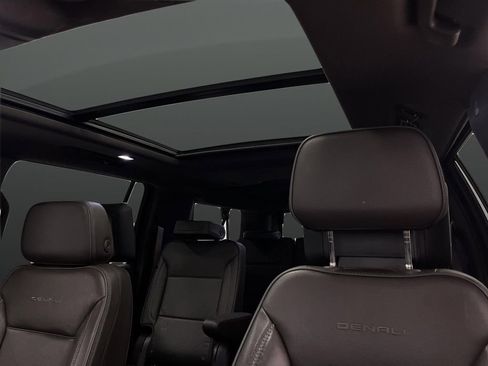 Used 2023 GMC Yukon XL Denali image 7