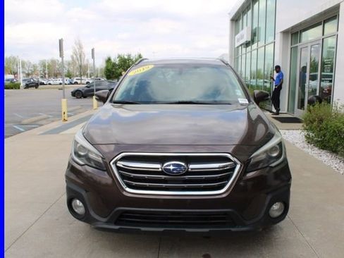 Used 2019 Subaru Outback 3.6R Touring AWD/4WD image 2