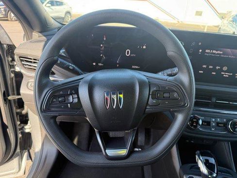Used 2025 Buick Envista Preferred image 15