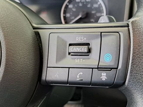 Used 2024 Nissan Rogue SV image 11