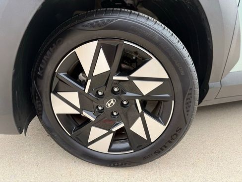 Certified 2025 Hyundai Kona SEL image 9