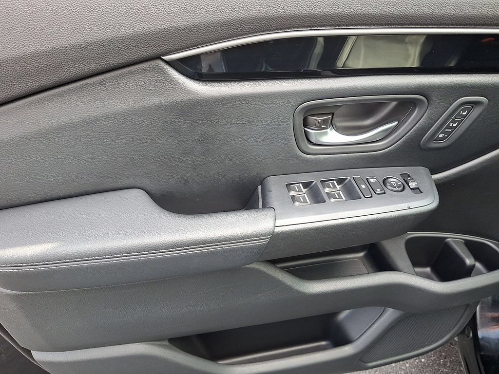 Used 2024 Honda Pilot Touring image 16