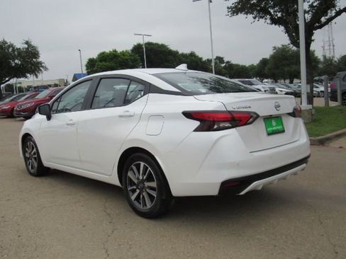 Used 2024 Nissan Versa SV image 9