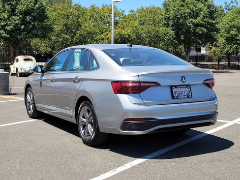 Used 2022 Volkswagen Jetta SE FWD image 8