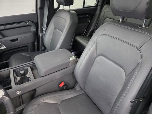 Used 2023 Land Rover Defender 130 SE image 10