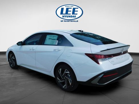 Used 2025 Hyundai Elantra Sport image 5