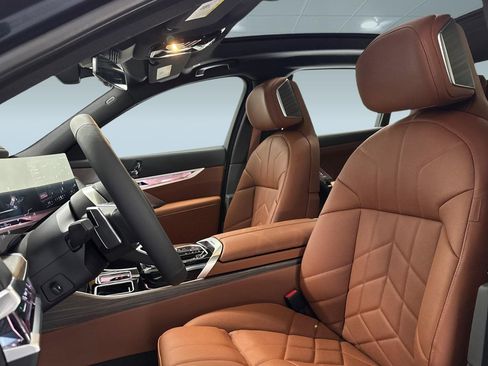 New 2025 BMW i7 xDrive60 image 21