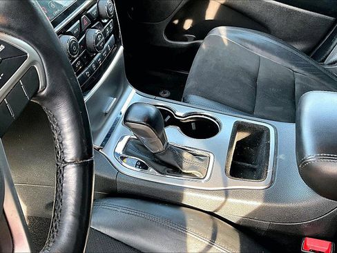 Used 2021 Jeep Grand Cherokee Laredo X RWD image 12