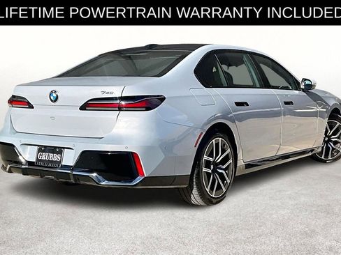 Used 2025 BMW 740i image 2
