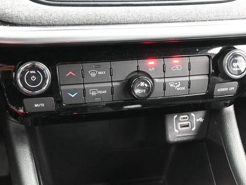 Used 2024 Jeep Compass Latitude AWD/4WD image 19