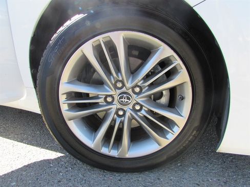 Used 2015 Toyota Camry SE FWD image 30