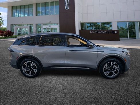 New 2025 Lincoln Nautilus Premier image 8