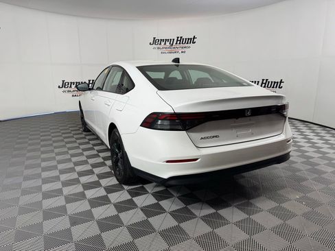 Used 2025 Honda Accord SE image 11