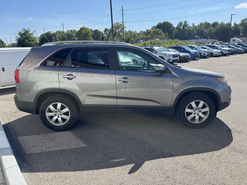 Used 2011 Kia Sorento 2WD w/ Convenience Pkg image 5