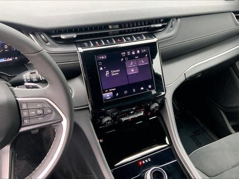 Certified 2025 Jeep Grand Cherokee Altitude AWD/4WD image 6