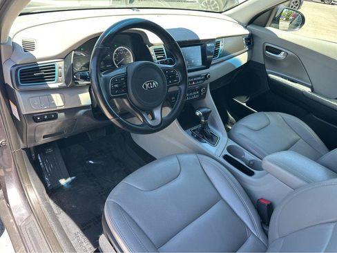 Used 2018 Kia Niro LX FWD image 16