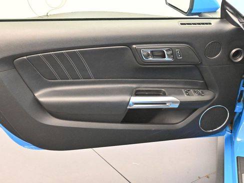 Used 2017 Ford Mustang GT Premium w/ Black Accent Package RWD image 10