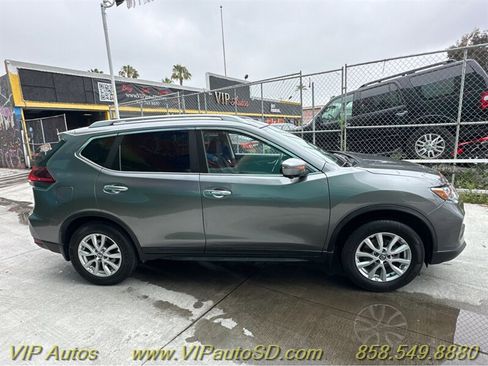 Used 2018 Nissan Rogue SV w/ Premium Package image 40
