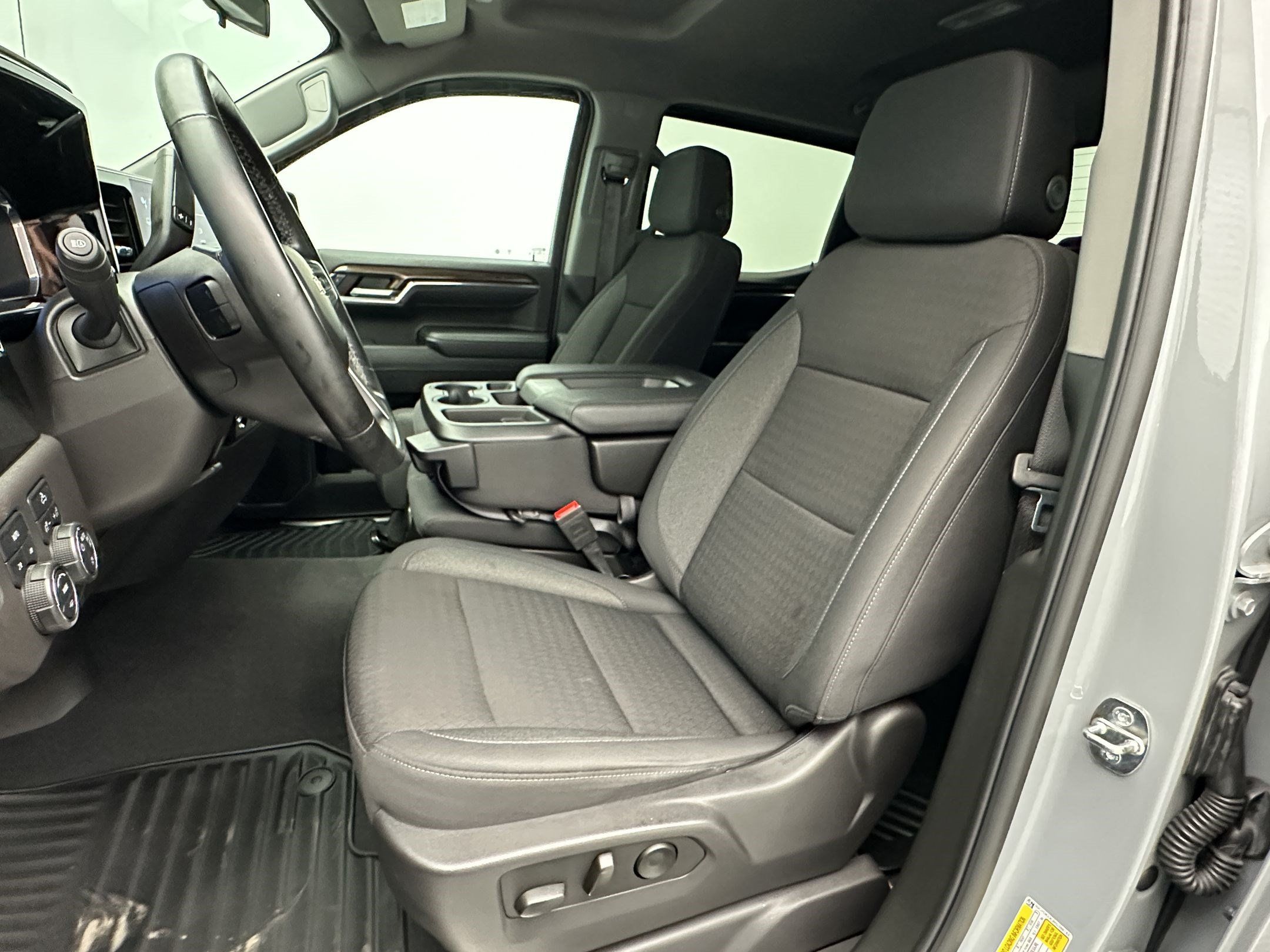 Certified 2024 Chevrolet Silverado 1500 LT AWD/4WD image 5