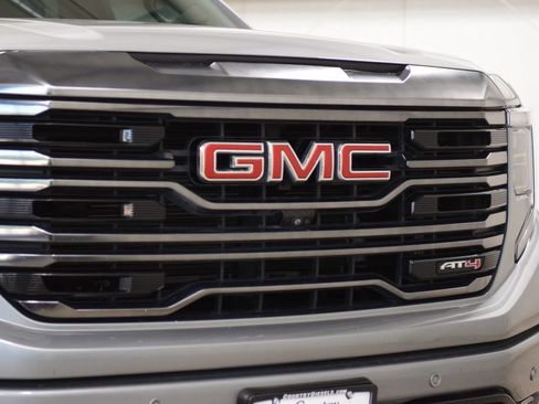 Used 2023 GMC Sierra 1500 AT4 w/ Technology Package AWD/4WD image 10