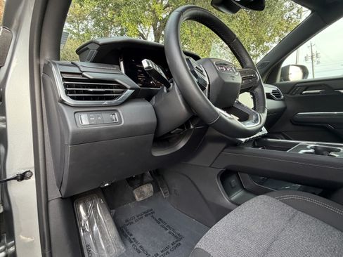 Used 2025 GMC Acadia Elevation image 12