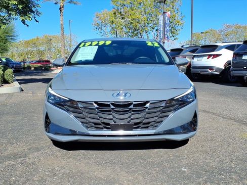 Certified 2022 Hyundai Elantra Limited image 2