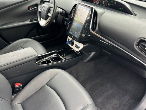 Used 2017 Toyota Prius Prime Advanced image 18