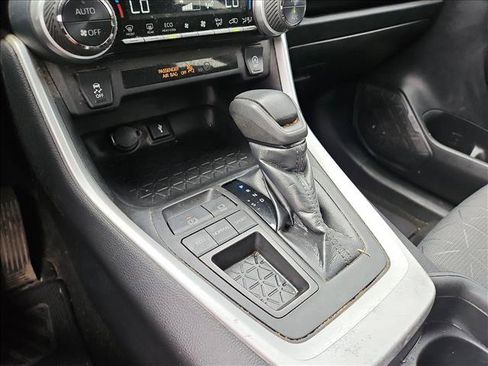 Used 2021 Toyota RAV4 XLE w/ Convenience Package FWD image 9