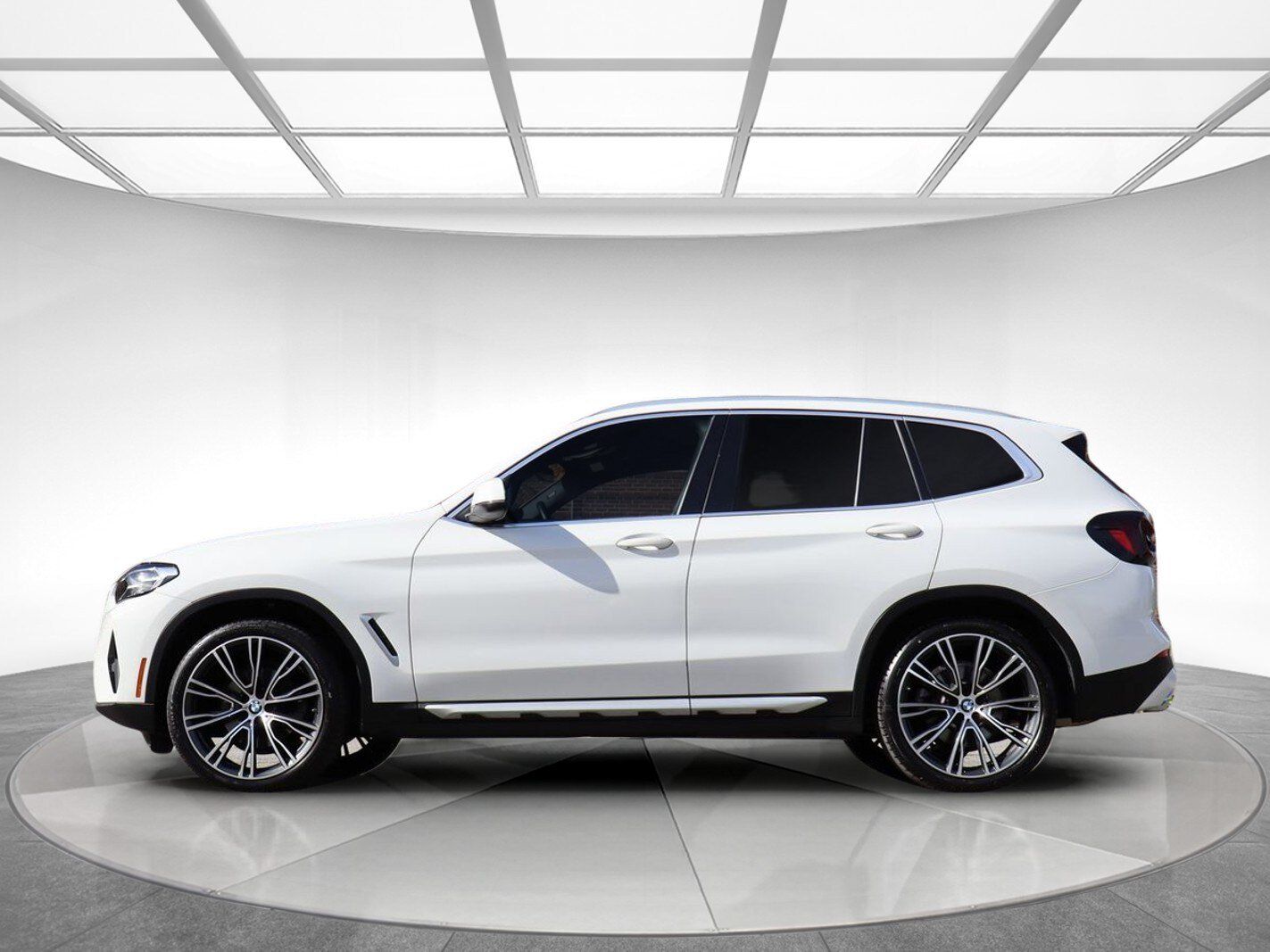 Used 2022 BMW X3 xDrive30i w/ Premium Package 2 (ZPA) AWD/4WD image 4