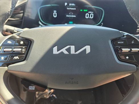 Certified 2025 Kia Niro EX FWD image 22