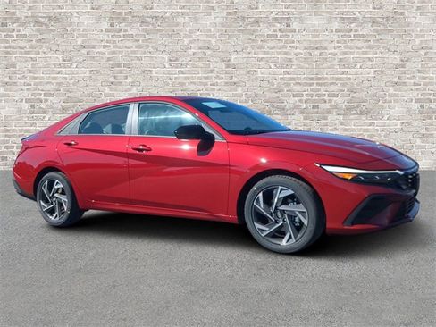Used 2025 Hyundai Elantra Sport image 1