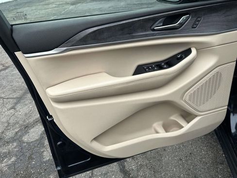 Used 2024 Jeep Grand Cherokee Limited image 16