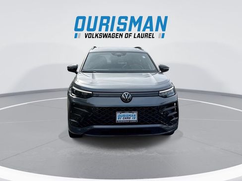 Used 2025 Volkswagen Tiguan SE R-Line AWD/4WD image 3