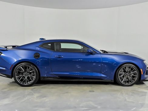Used 2021 Chevrolet Camaro ZL1 RWD image 10