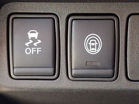 Used 2021 Nissan Rogue Sport S image 23