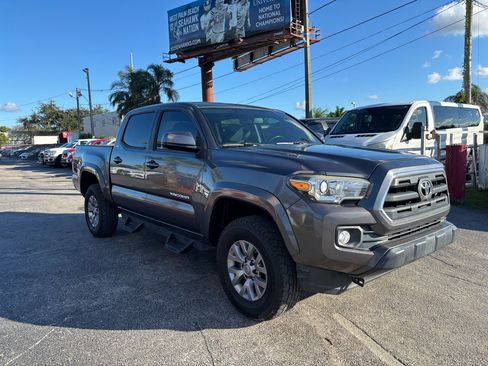 Used 2017 Toyota Tacoma SR5 image 3