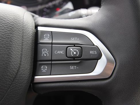 Used 2025 Jeep Compass Limited AWD/4WD image 21