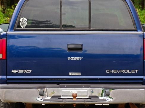 Used 2001 Chevrolet S10 Pickup LS AWD/4WD image 10