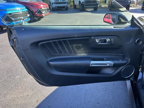 Used 2017 Ford Mustang Premium image 11