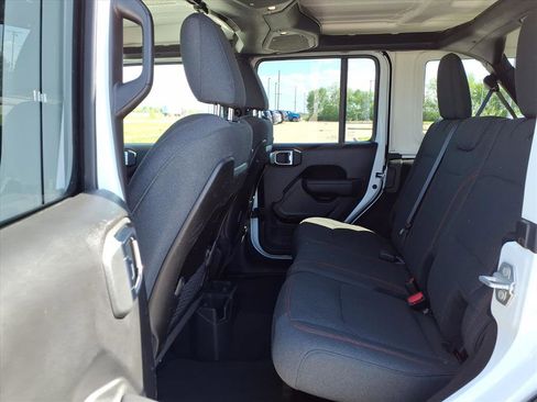 Used 2025 Jeep Wrangler Unlimited Rubicon AWD/4WD image 24