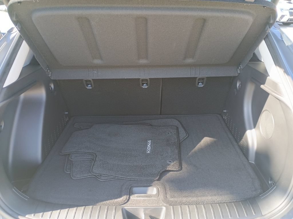 Used 2025 Hyundai Kona Limited FWD image 18